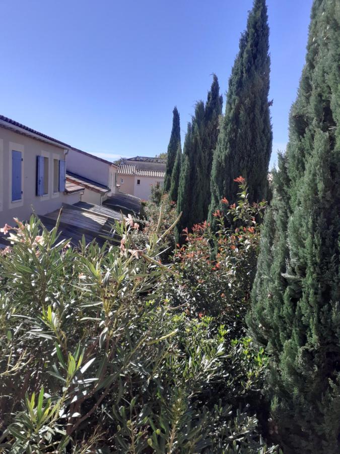 Sous Le Soleil Des Alpilles Apartman Mouries Kültér fotó