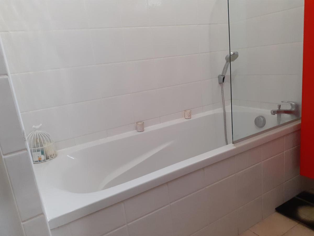 Sous Le Soleil Des Alpilles Apartman Mouries Kültér fotó